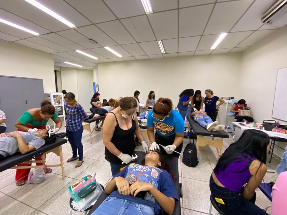 Prefeitura oferece cursos gratuitos em design de sobrancelhas, marketing digital e mais