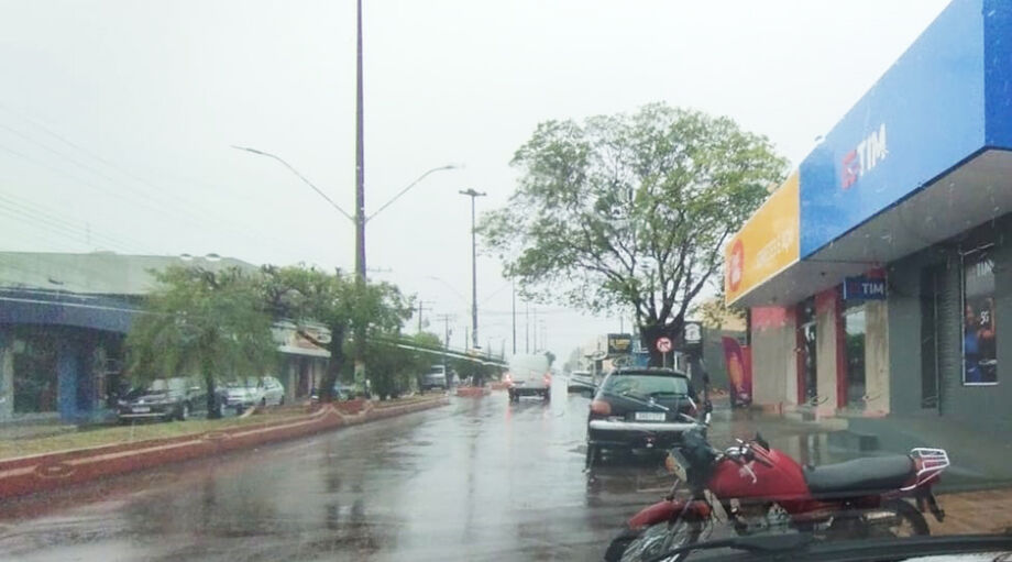 Chuva chegou com força em Inocência e em outras cidades da região costa leste de MS