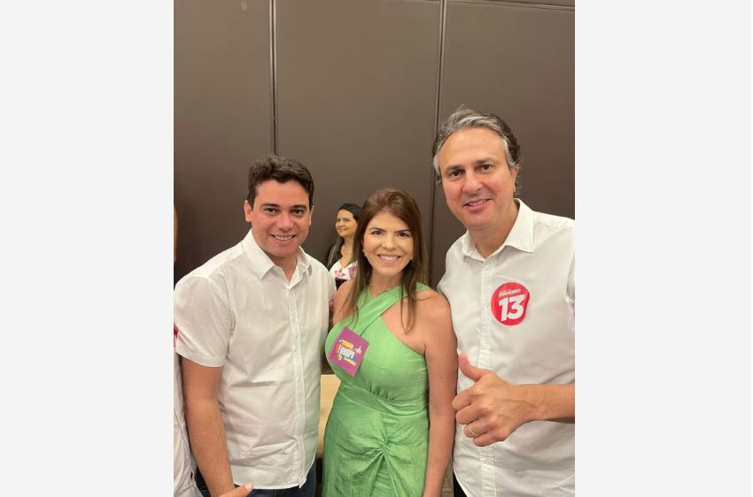 Deputado Júnior Mano (PL-CE) ao lado da prefeita eleita de Quitandinha, Dra. Juliana Abreu (PSD) e do ministro da Educação, Camilo Santana