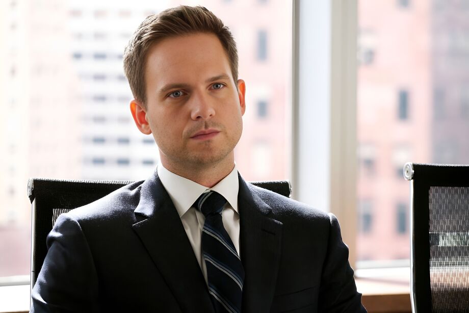 Patrick J. Adams falou em podcast sobre uso de álcool e saúde mental