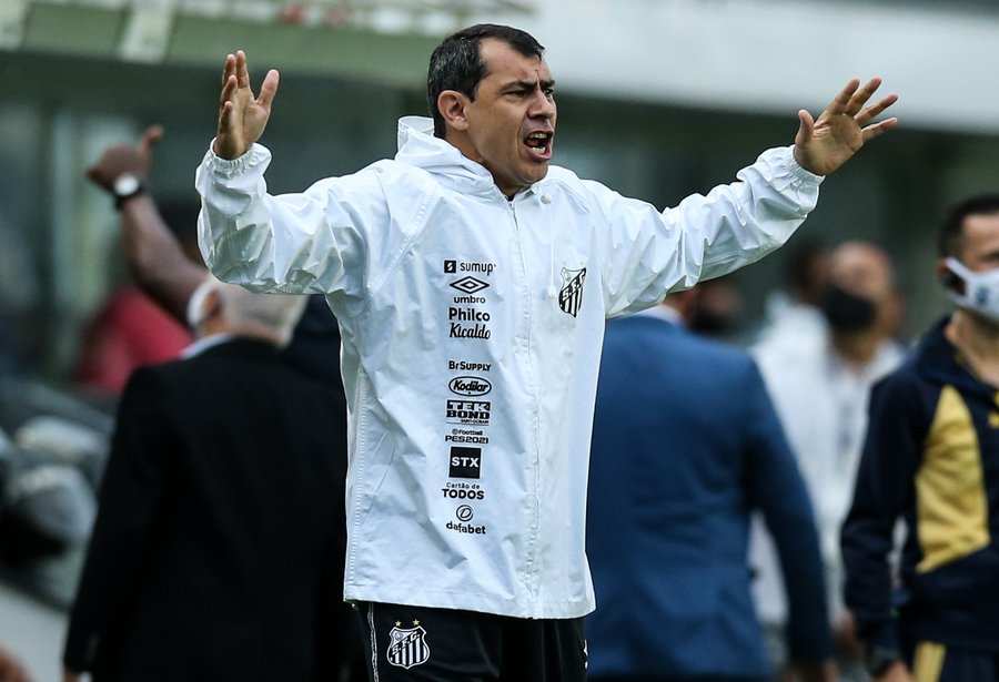 Carille admite ano pesado no Santos e abalo com críticas, mas celebra: 'Missão cumprida'