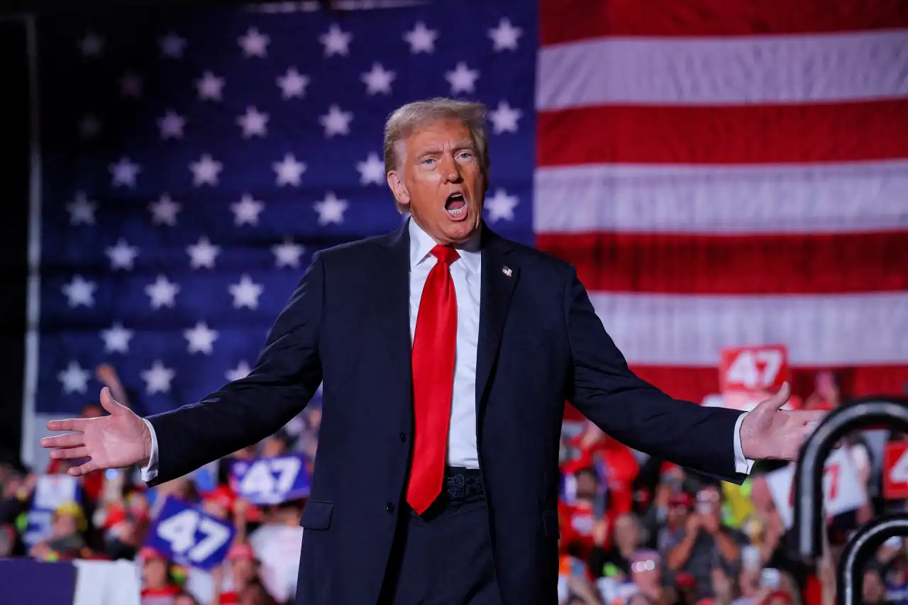 Donald Trump durante comício em Michigan, em 1º de novembro de 2024