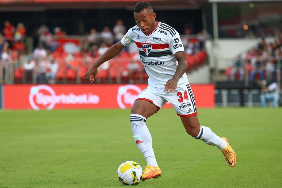 Welington, lateral do São Paulo, em partida contra o Cuiabá, pelo Brasileirão