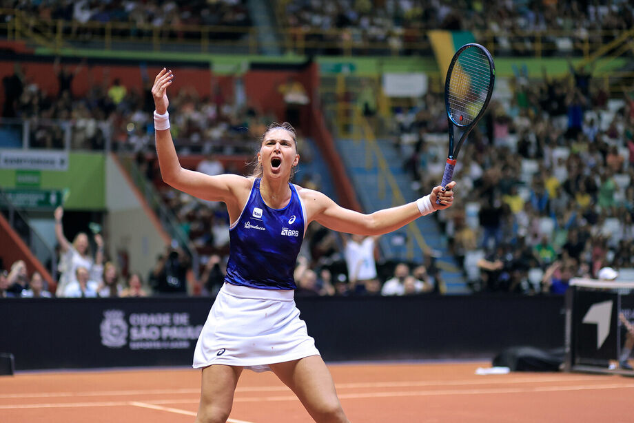 Bia Haddad brilha, Brasil bate Argentina e volta à fase classificatória da Billie Jean King Cup