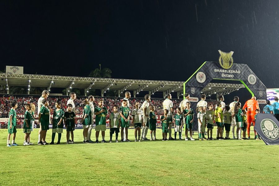 Palmeiras bate Atlético-GO e vai para final com o Botafogo na liderança do Brasileirão