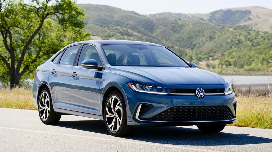 Volkswagen confirma novo Jetta GLI para o Brasil em 2025, resgatando esportividade com visual renovado e alta tecnologia
