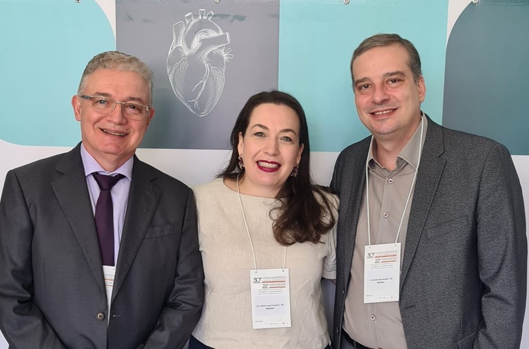 Dr. Melchior Lima, cirurgião cardíaco de Vitória que presidiu o Congresso, a m´édica cardiologista Adriana Lugo Ferrachini e o Dr. Ricardo Benfati, cirurgião cardíaco da UFMS