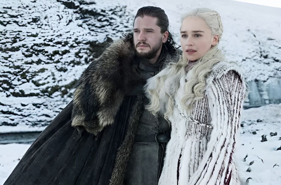Jon Snow (Kit Harington) e Daenerys Targaryen (Emilia Clarke) na série 'Game Of Thrones', finalizada em 2019