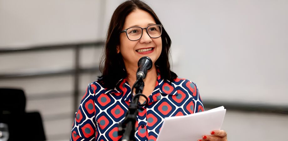 Vereadora Luiza Ribeiro apresenta proposta inovadora para jornada de trabalho dos servidores municipais.