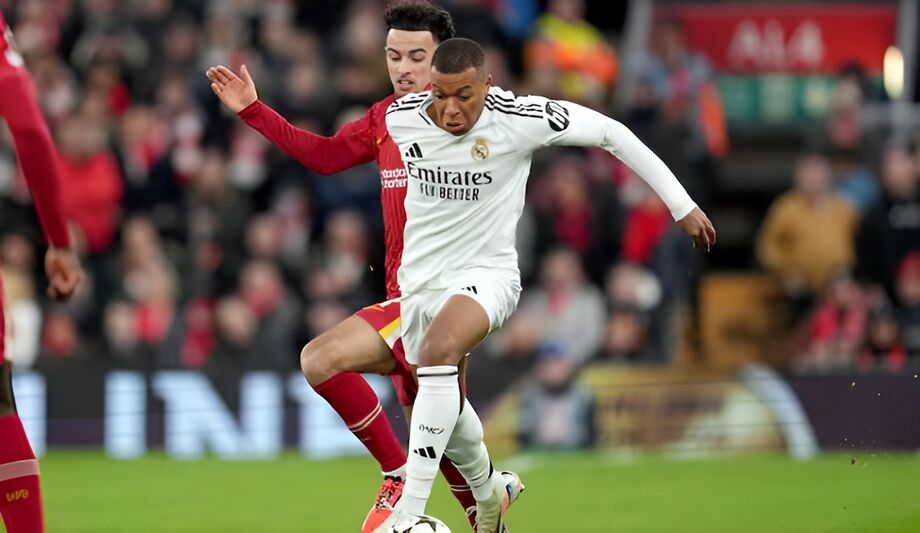 Jornais criticaram a atuação de Mbappé contra o Liverpool