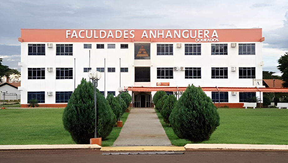 Faculdade Anhanguera de Dourados oferece suporte jurídico gratuito para moradores de baixa renda, proporcionando experiência prática aos estudantes.