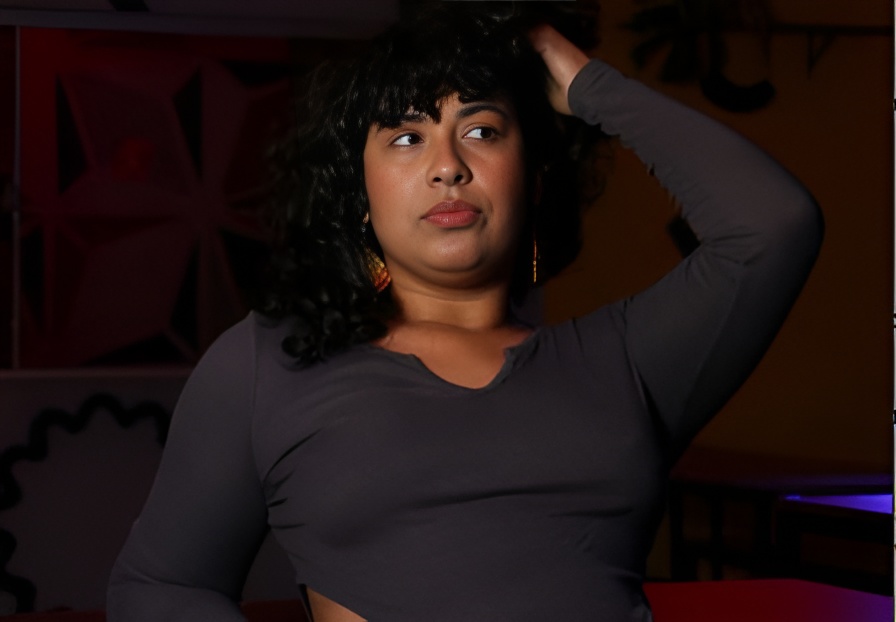 Karla Coronel toma conta do Palco Sesc, montado na praça de alimentação, com um show gratuito que celebra a diversidade cultural e musical