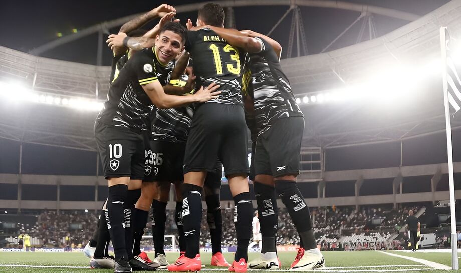 Botafogo fez 3 a 0 no Vasco e abriu seis pontos de vantagem para o Palmeiras
