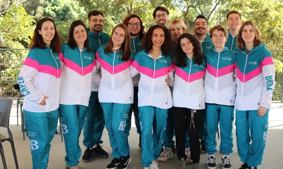 Equipe do Brasil ganha prêmio por filtro detector de microplástico.