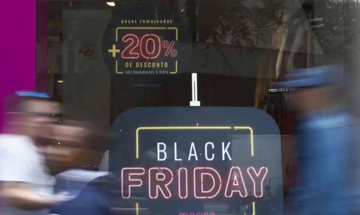 Maioria dos consumidores deve gastar de R$ 201 a R$ 500 na Black Friday