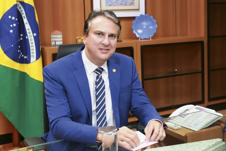 O ministro da Educação, Camilo Santana