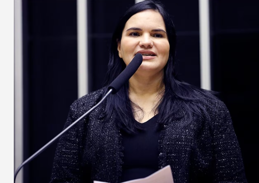 Deputada Missionária Michele Collins (PP-PE) propôs projeto de lei para assegurar eventos religiosos em escolas.