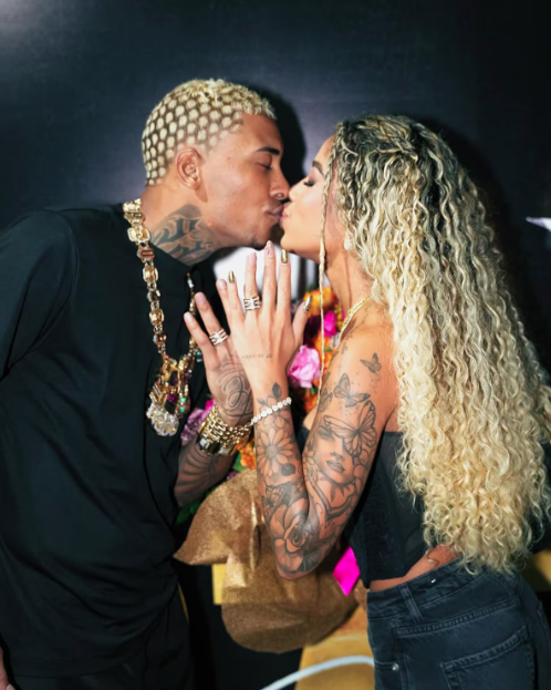MC Poze do Rodo pediu Vivi Noronha em casamento no palco do Rock in Rio. Os dois se casaram na semana passada