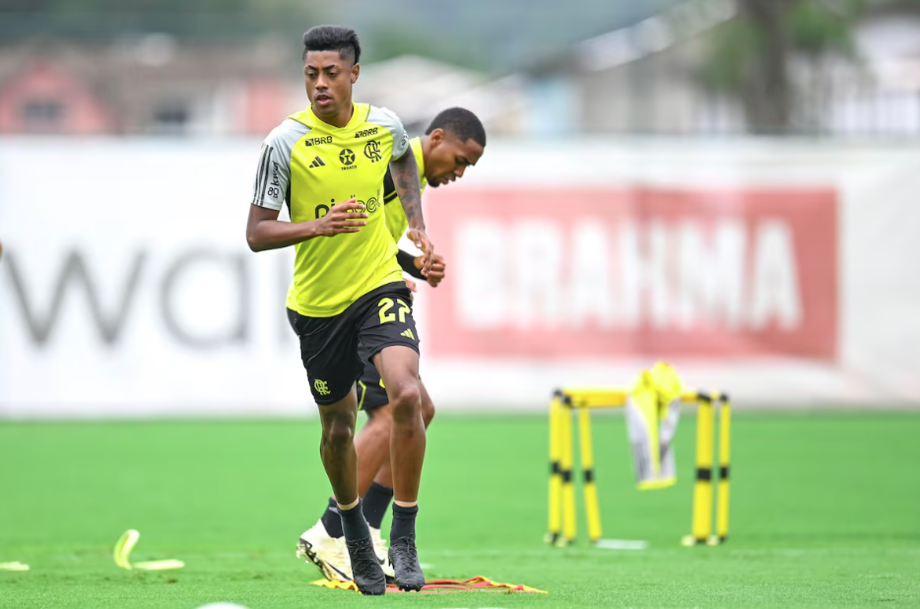 Bruno Henrique foi mantido no grupo do Flamengo, que afirma acompanhar investigação e confiar no atleta