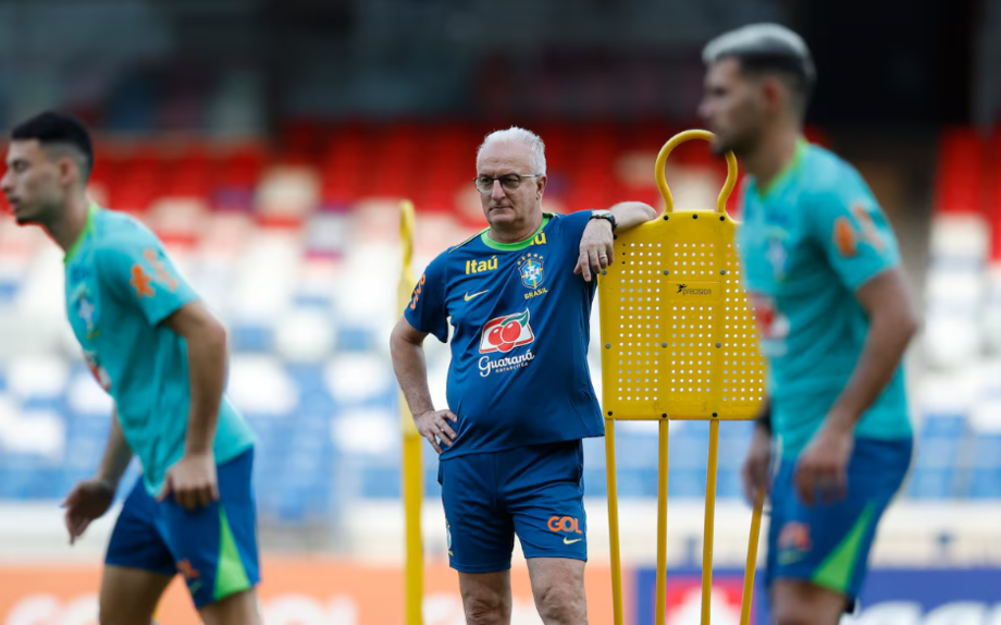 Dorival comanda treino da seleção brasileira em Belém.