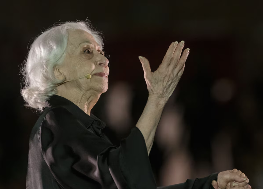 Fernanda Montenegro quebra recorde no 'Guinness' com leitura de Simone de Beauvoir feita no Parque do Ibirapuera