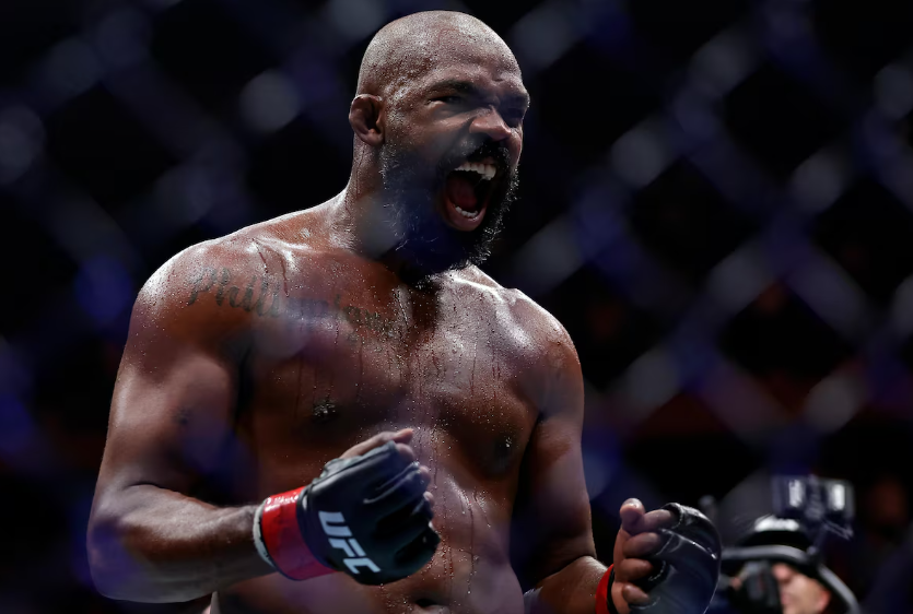 UFC 309: Jon Jones dá show e Charles do Bronx vence duelo emocionante sob olhares de Trump.