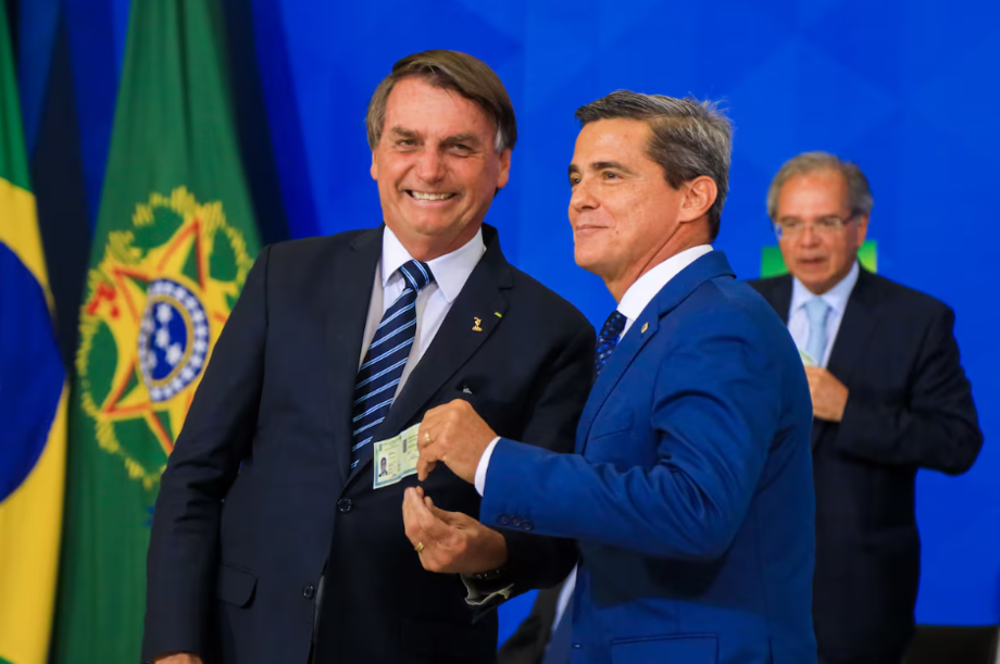 General reformado, Mário Fernandes foi assessor do deputado Eduardo Pazuello e ex-ministro interino da Secretaria-Geral da Presidência da República no governo de Jair Bolsonaro.