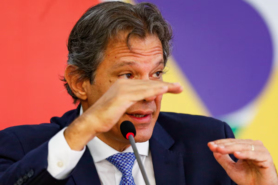 Haddad diz que desafio da comunicação só aumenta com as redes sociais