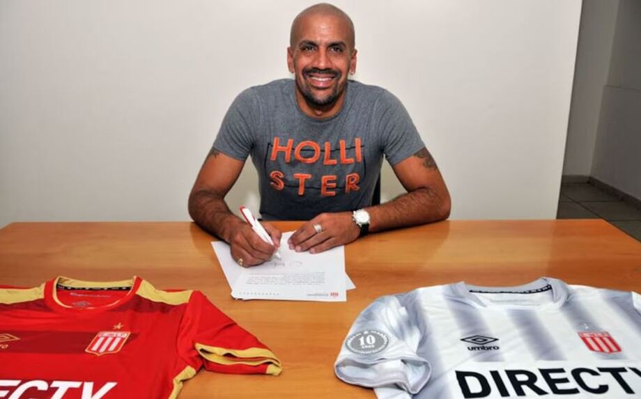 Ex-jogador da seleção argentina, Juan Sebastián Verón é presidente do Estudiantes