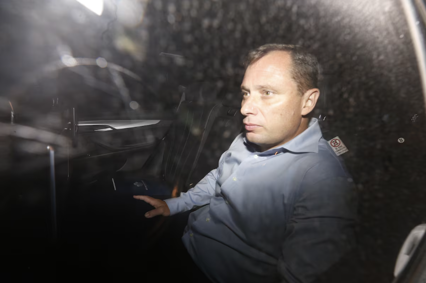 O ex-ajudante de ordens do ex-presidente da República Jair Messias Bolsonaro (PL) deixa a Polícia Federal após prestar depoimento
