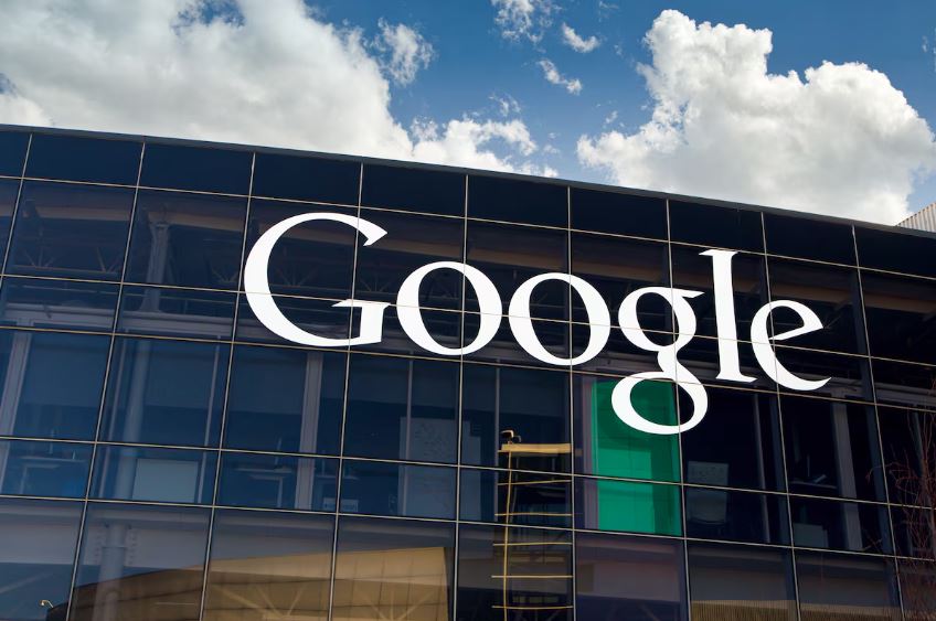 Valor da Alphabet, empresa que controla o Google é de R$ 2 trilhões, valor infinitamente menor ao pedido do governo russo