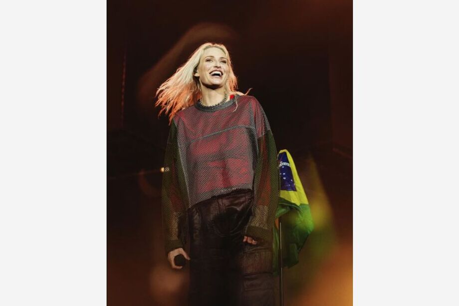 Emily Armstrong, nova vocalista do Linkin Park, durante show em São Paulo
