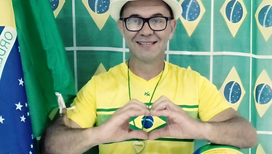 Material de campanha de Francisco Wanderley Luiz, também conhecido como Tiu França do Facebook; ele é o dono de carro que explodiu na Praça dos Três Poderes