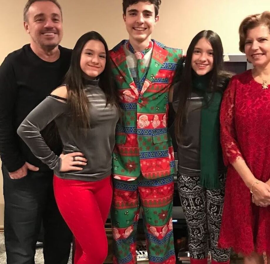 Rose Miriam homenageia Gugu com texto e foto em família