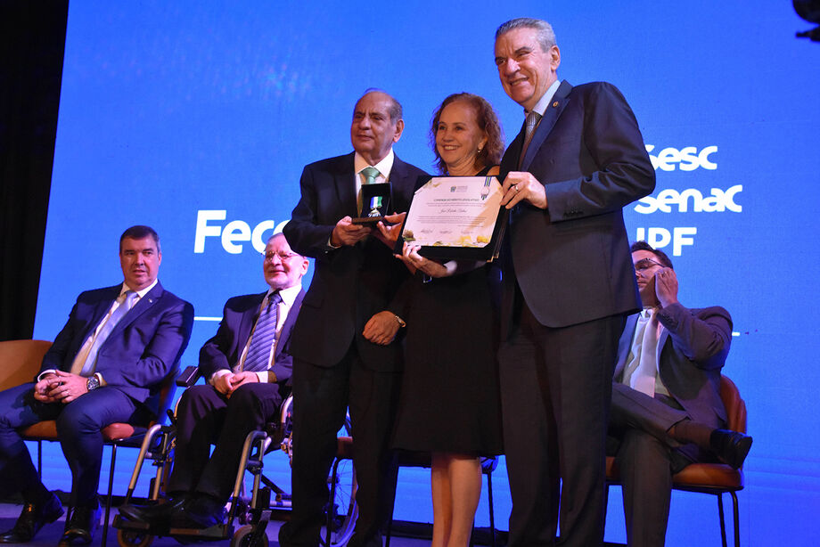 José Roberto Tadros é homenageado em Campo Grande; cerimônia contou com discursos e celebrações com lideranças