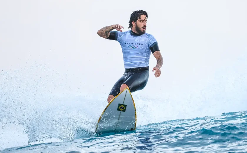 Após depressão, Filipe Toledo volta a surfar ao lado de Rayssa Leal e Isaquias Queiroz: 'Irado'.