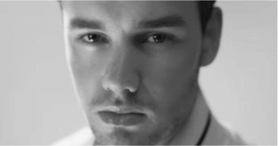 Liam Payne em cena do clipe 'Strip That Down'. O cantor morreu no dia 16 de outubro após cair do terceiro andar do hotel em que estava hospedado em Buenos Aires, na Argentina.