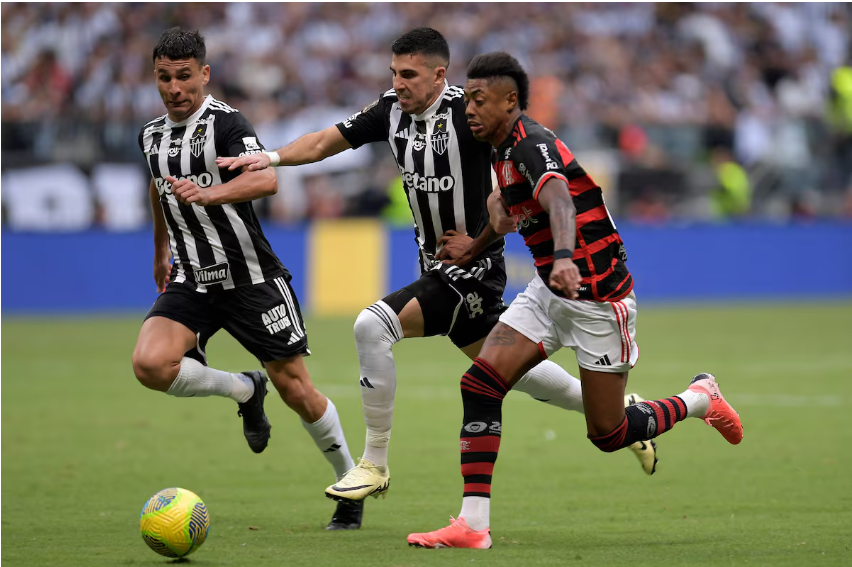 Bruno Henrique entrou no segundo tempo, quando Flamengo segurava o placar, e deu assistência para Plata marcar o gol do título em contra-ataque.