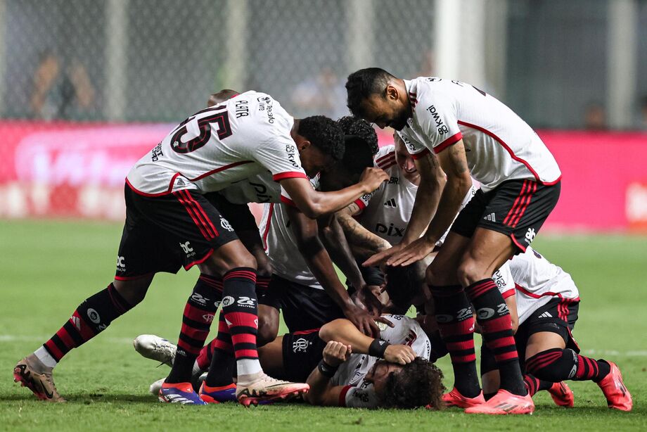 Flamengo, com time misto, vence o Cruzeiro e volta a ocupar a quarta colocação no Brasileiro