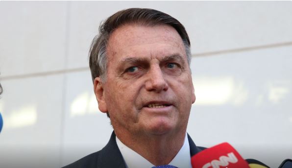 O ex-presidente Jair Bolsonaro classificou nesta tarde como historinha o inquérito que investiga tentativa de golpe de Estado.