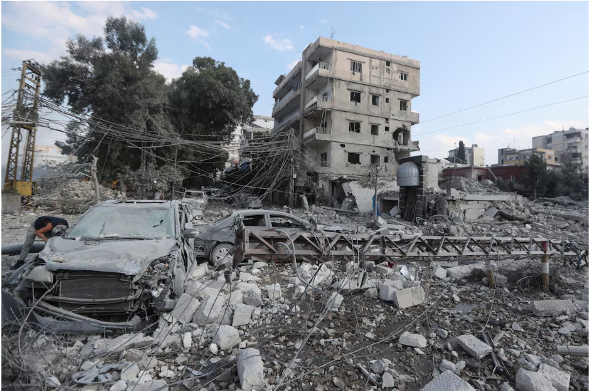 Ataque aéreo israelense no Líbano deixa casas destruídas