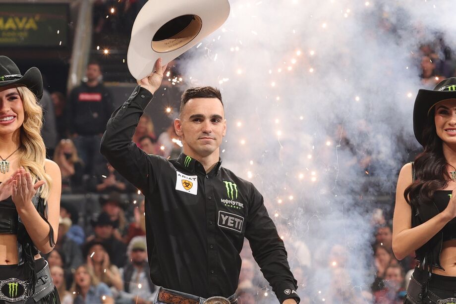 O sul-mato-grossense José Vitor Leme enfrenta os maiores desafios da montaria com coragem e técnica, em busca de novos feitos na PBR.