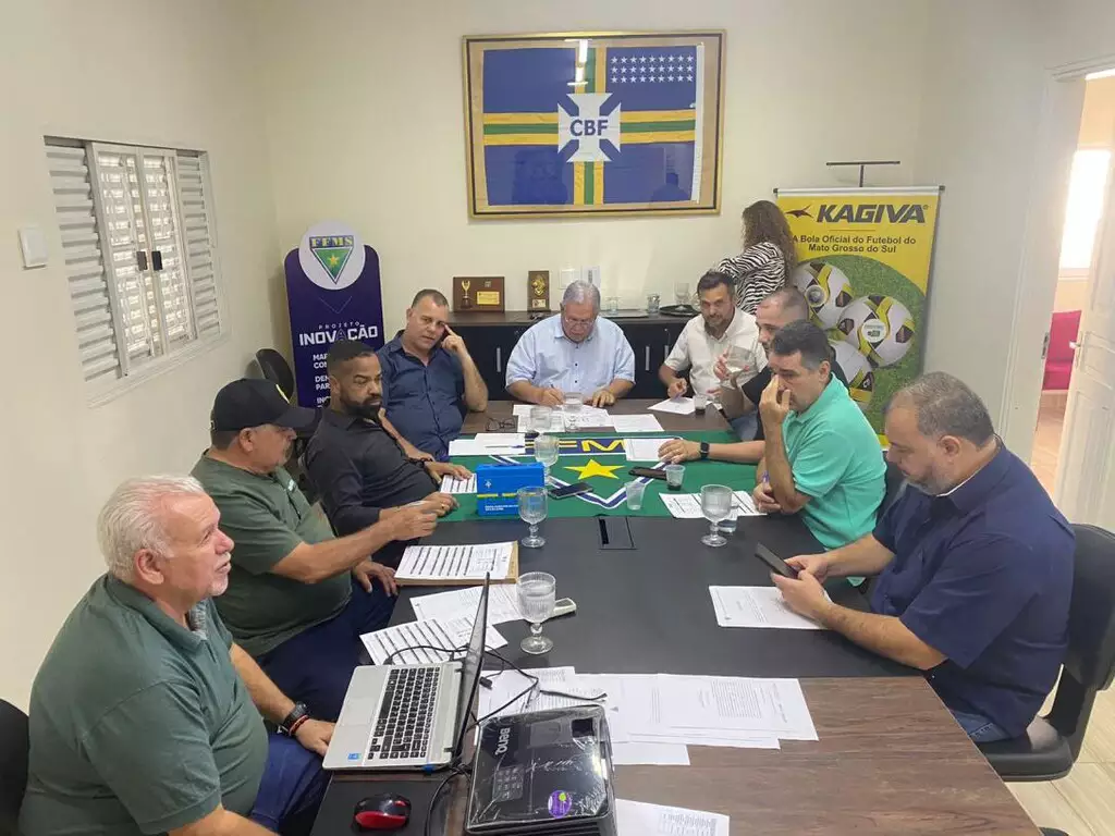 FFMS e dez clubes discutem regulamento e formato do Campeonato Estadual 2025 em reunião para definir detalhes da competição.