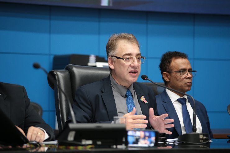 Deputado Neno Razuk solicita praça pública com parquinho em Dourados para atender famílias e incentivar o convívio social.