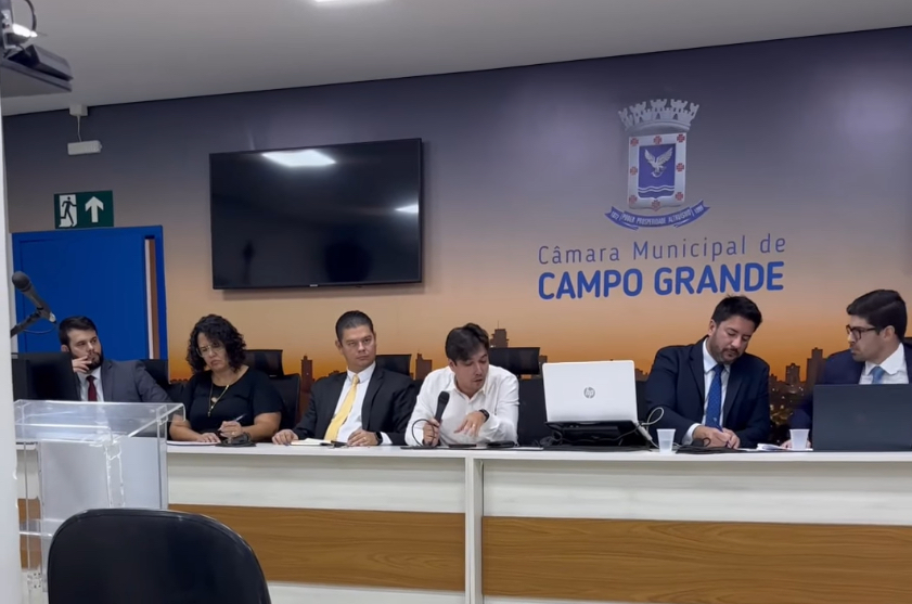Tribunal de Justiça Desportiva de MS em julgamento: a Câmara de Campo Grande recebeu os membros do TJD-MS para definir os rumos da presidência da Federação de Futebol do estado.