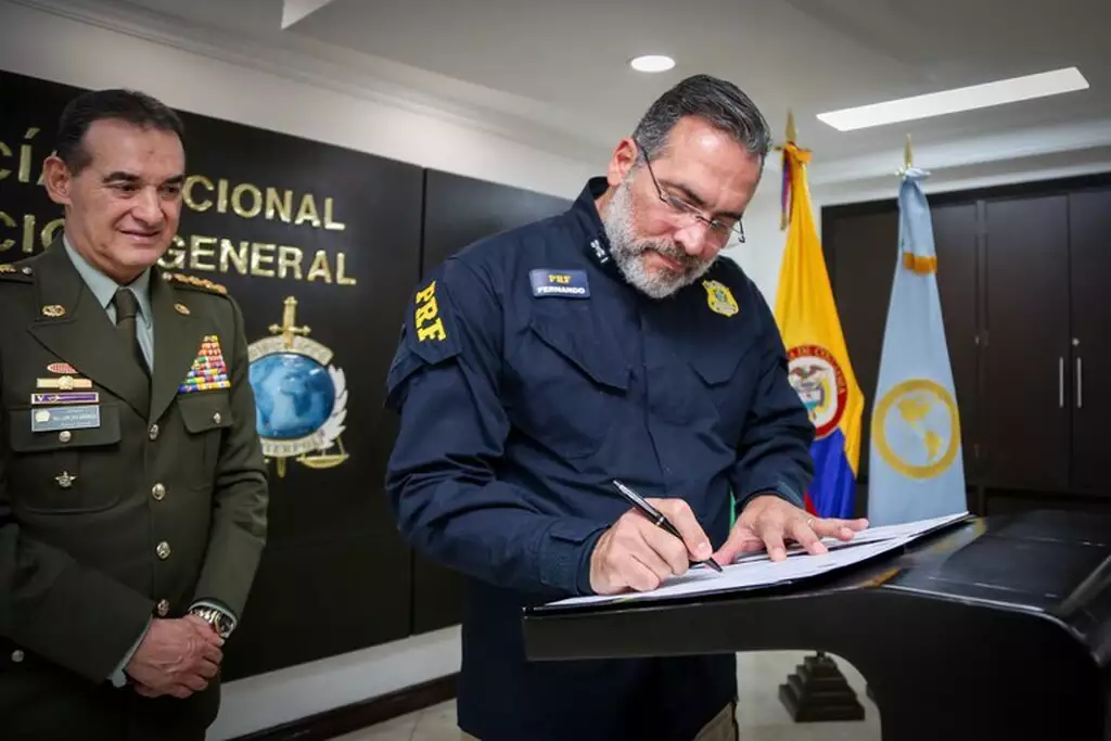 Brasil e Colômbia firmam acordo para trocar técnicas de fiscalização nas estradas e combater tráfico nas fronteiras.