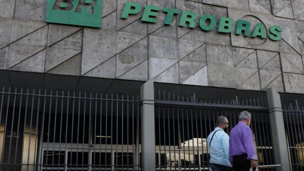 Petrobras aprova pagamento de R$ 20 bilhões aos acionistas