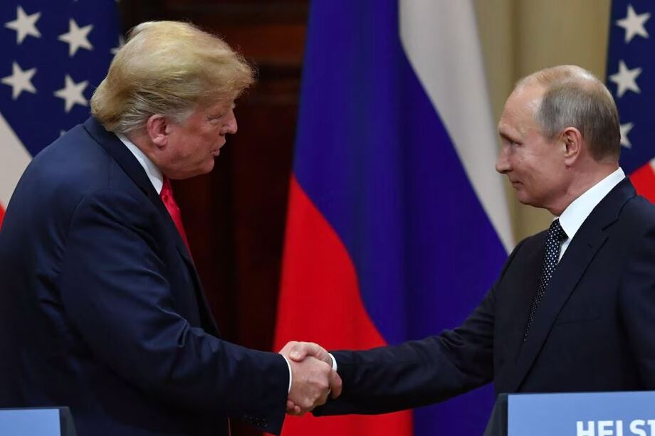 Trump e Putin durante encontro na Finlândia em 2018.