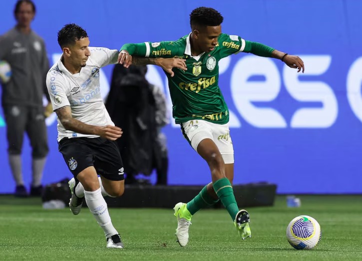 Em partida que Palmeiras amassou o Grêmio, Estêvão decidiu para que o time continuasse a sonhar com título brasileiro