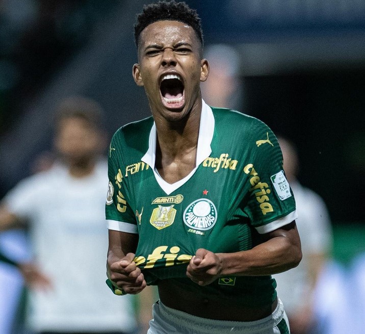 Estevão decidiu o jogo contra o Grêmio na noite de ontem (08)